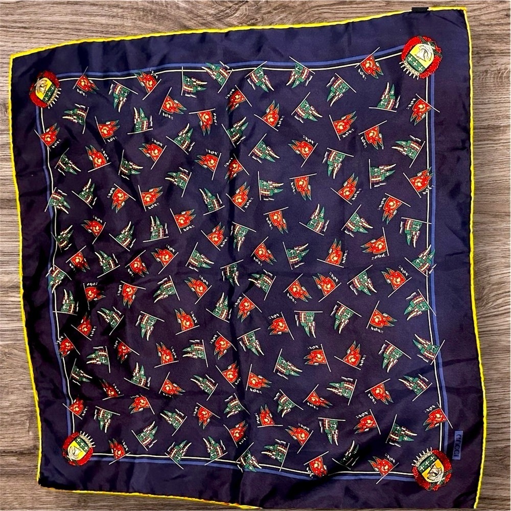 GUCCI SILK  🚩 ASCOT OR POCKET SCARF BLUE GREEN RED GUCCI EMBLEM FLAGS ITALY - Picture 2 of 3